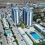 Royal Life Poseidon Residences Long מלון דירות